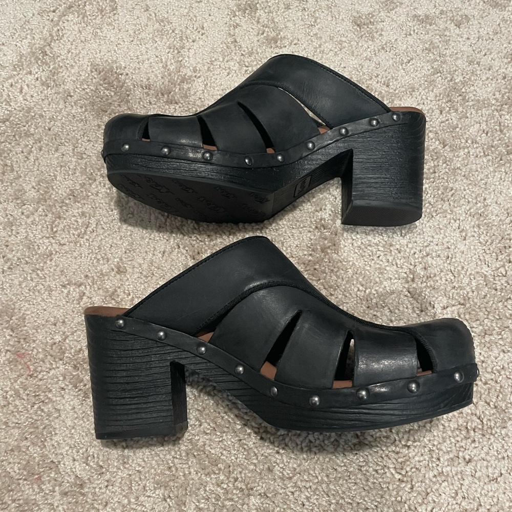 Kork-Ease Black Leather Mules with Stud Accents size 10